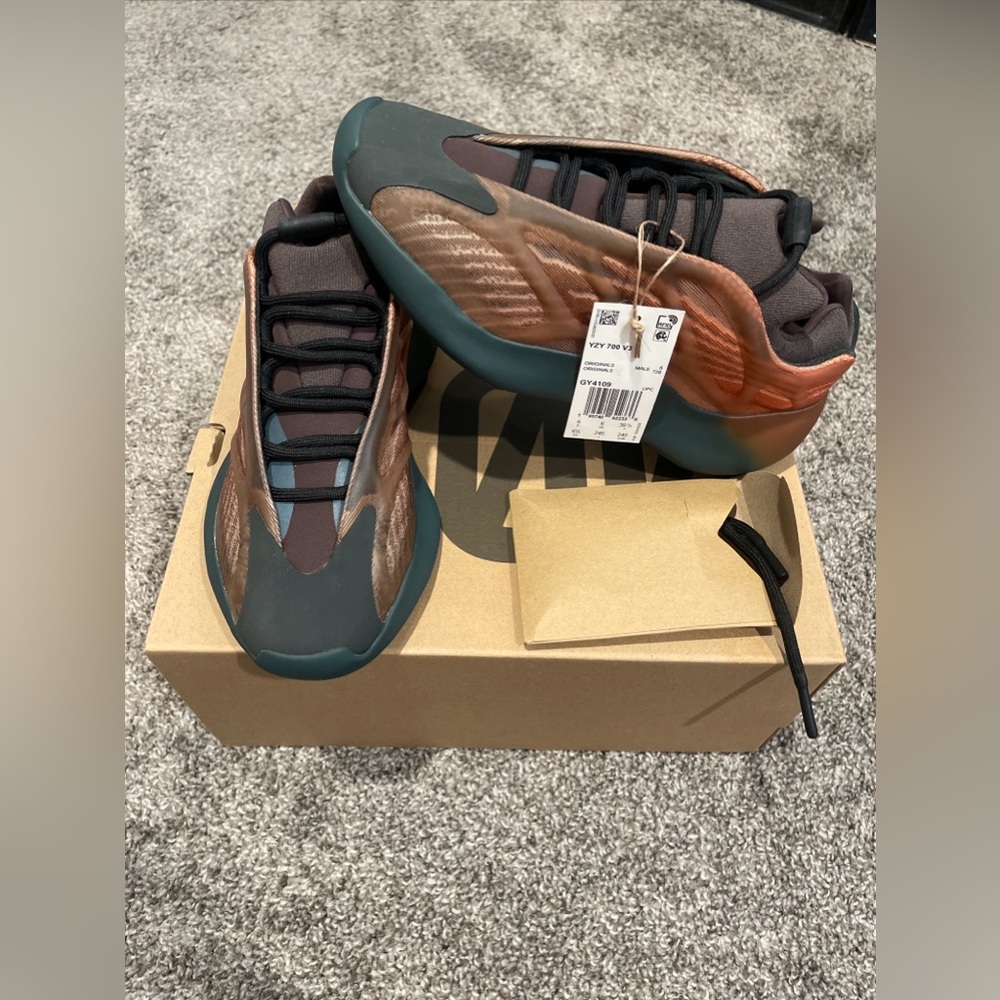Adidas Yeezy 700 V3 "Copper Fade"